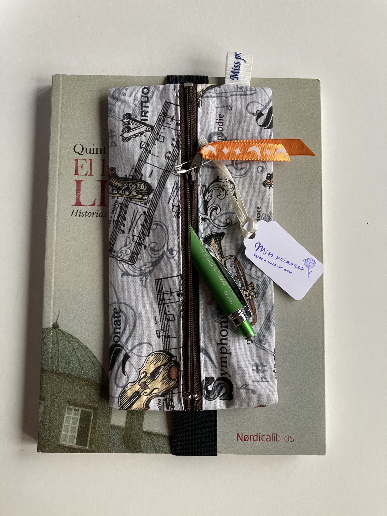 Estuche con goma instrumentos