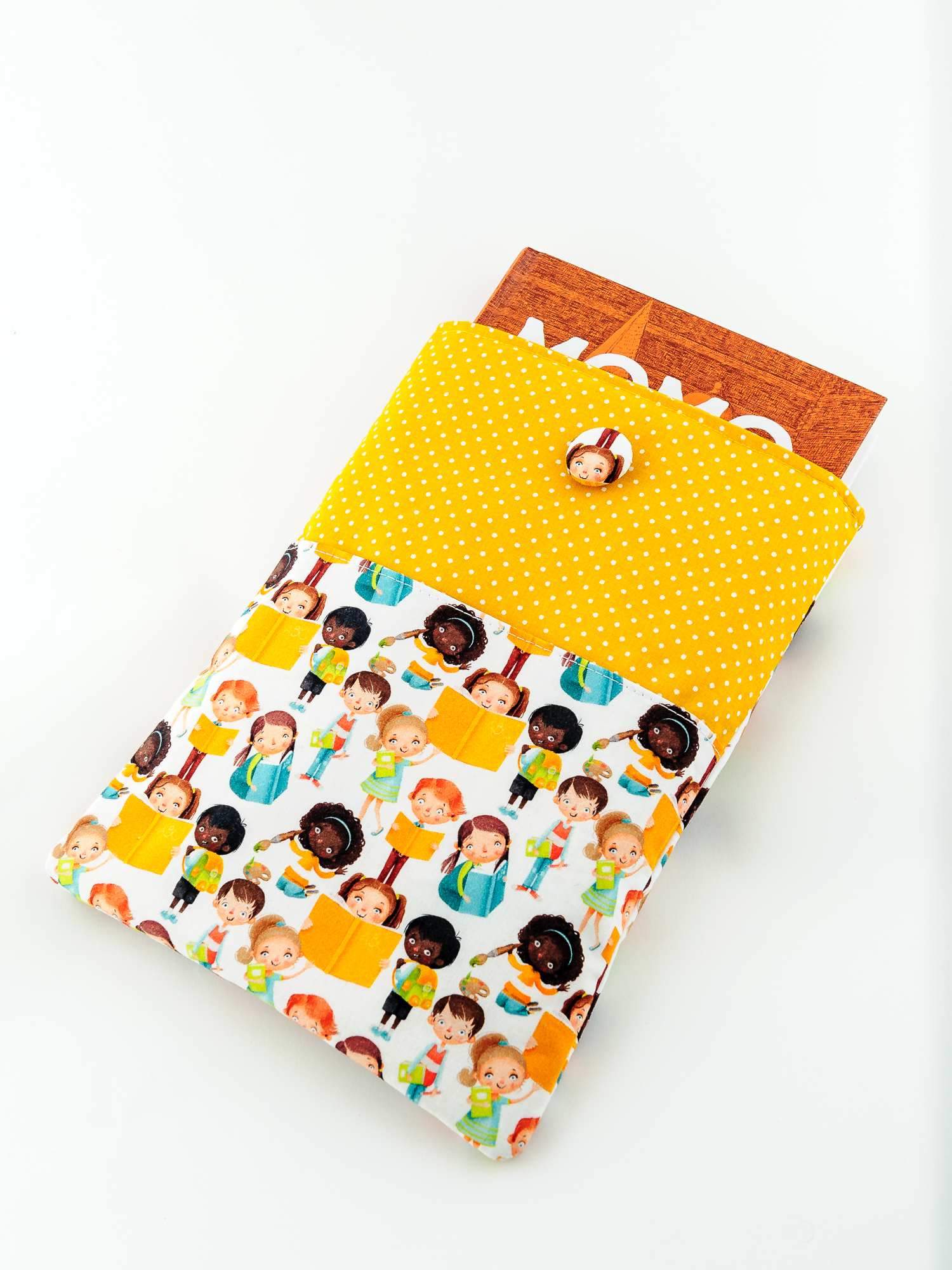 Funda libro amarilla
