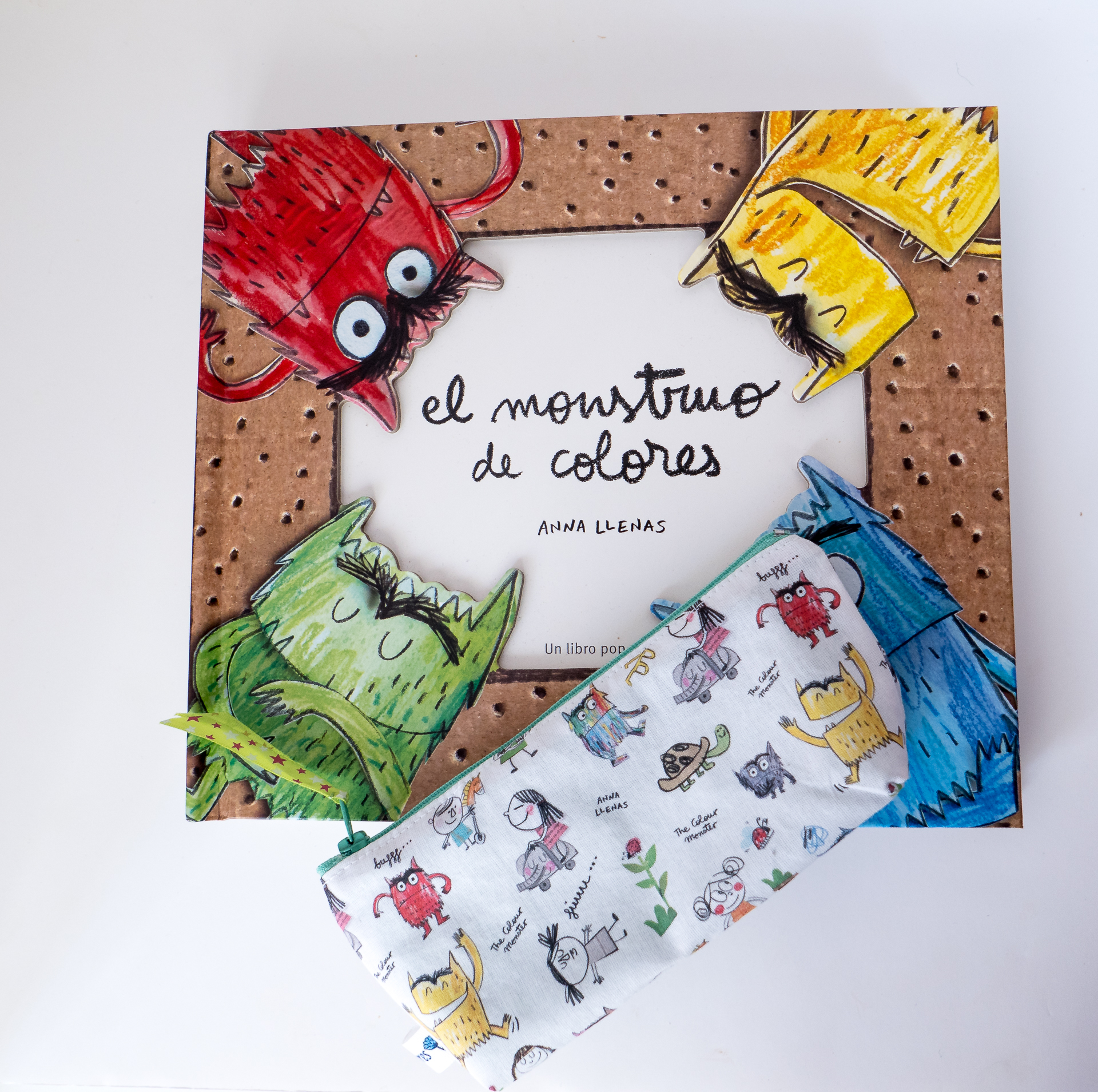 Estuche monstruo de colores
