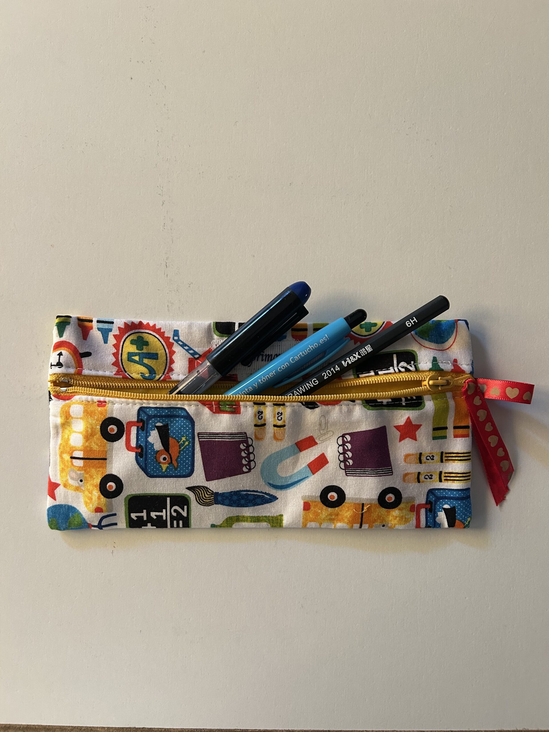 Estuche tela motivos escolares